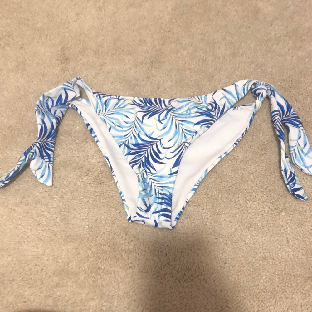 Never worn Pattern bathing suit bottoms